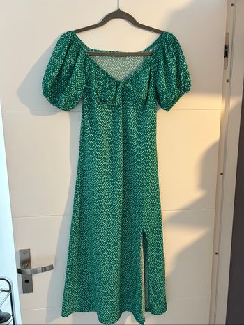 🌿 Robe verte à fleurs