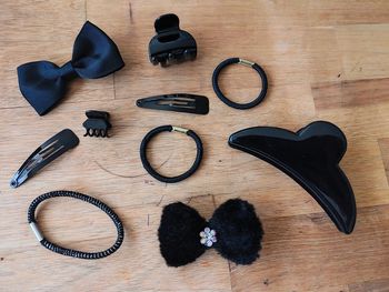 Lot d'accessoires noirs pour cheveux