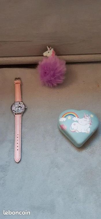 Lot de 3 articles "licorne" montre, boite et figurine