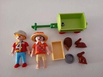 Enfants avec chariot et petits animaux 4349