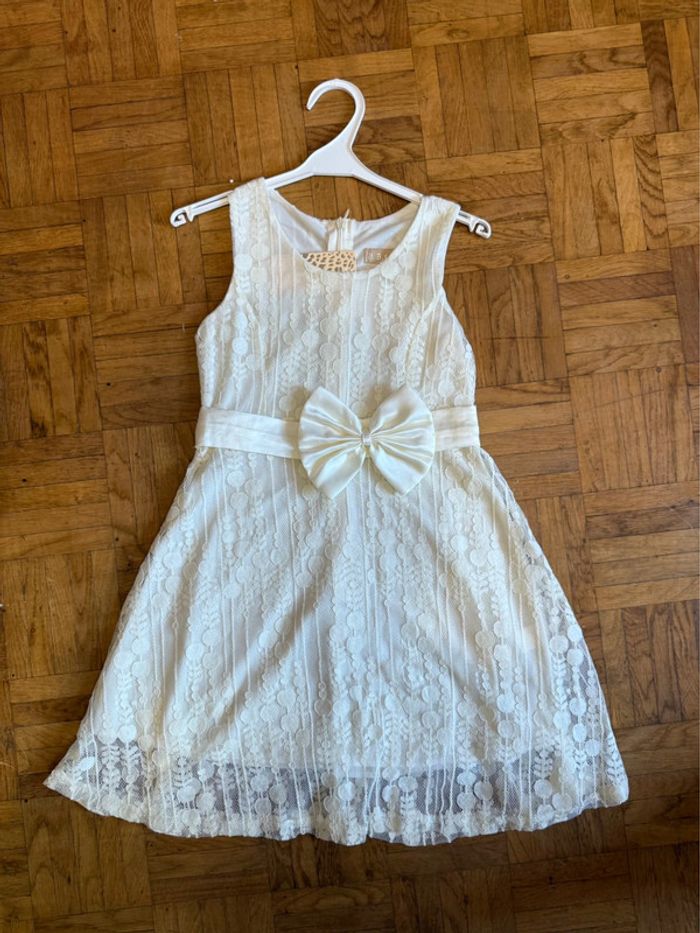 Robe jaune à dentelle - photo numéro 4