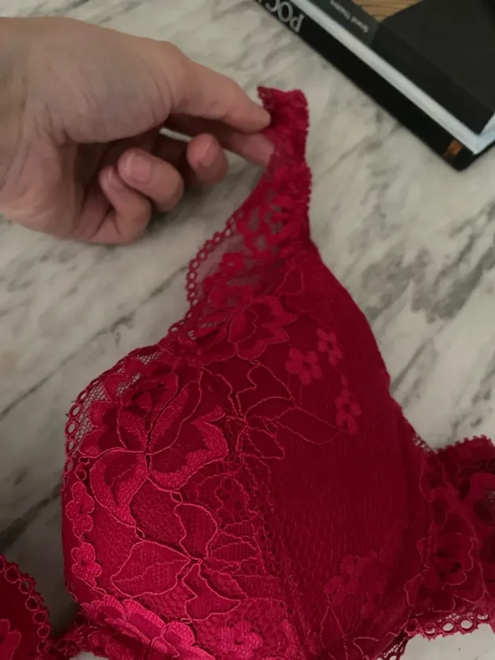 Soutien-gorge armature rouge - photo numéro 3
