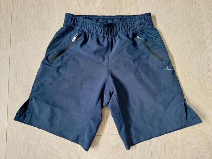 Short sport Décathlon garçon 7 8 ans