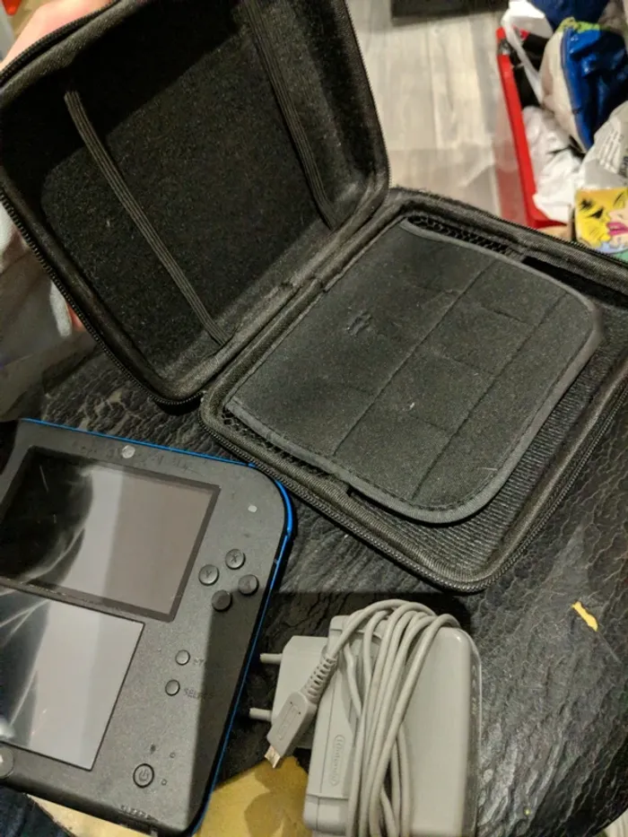 Nintendo 2Ds Bleu et Noir HS + housse et chargeur - photo numéro 6