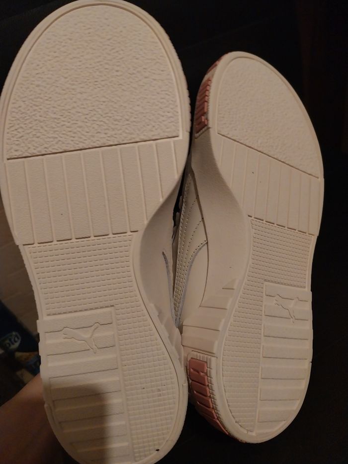 Baskets neuves puma blanc et rose Pointure 37 - photo numéro 3