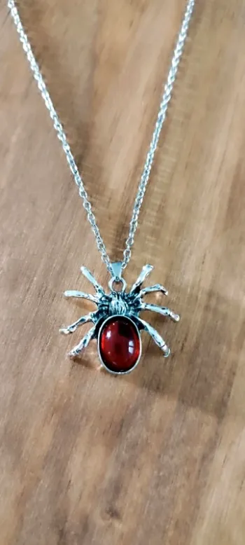 Collier pendentif araignée