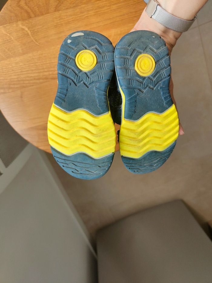 Sandales bleues et vertes/jaunes très jolies pour un garçon Chaussea 24 - photo numéro 3