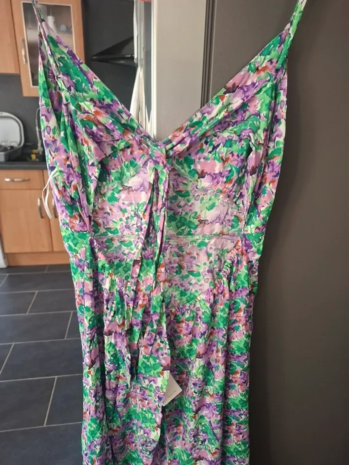 Robe fleuri dos nu - photo numéro 3