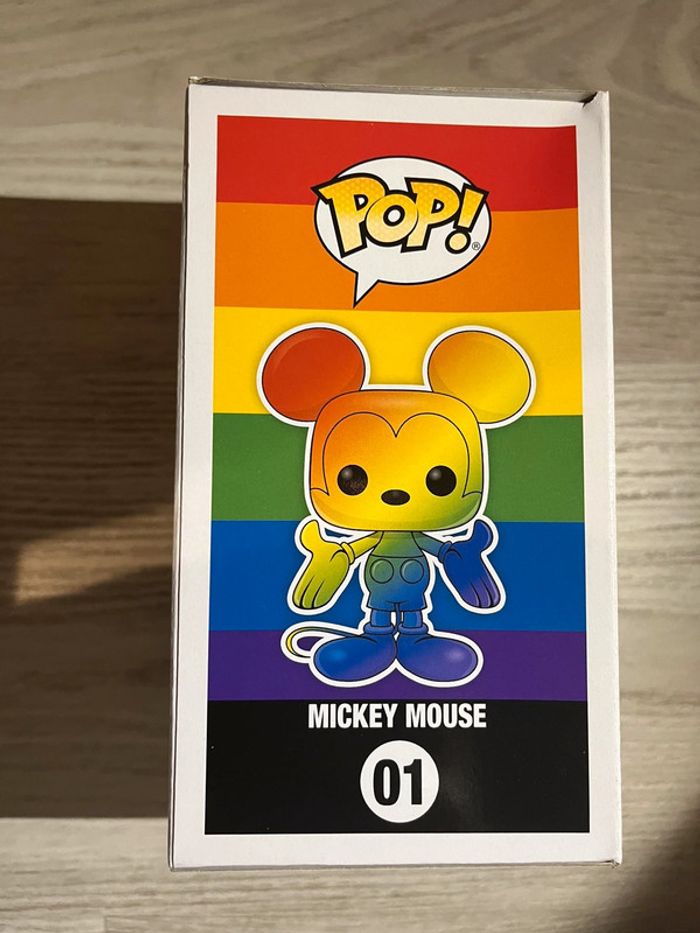 Funko Pop Mickey Mouse rainbow - photo numéro 4
