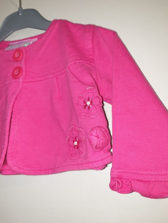 Gilet court rose 6 mois - photo numéro 2