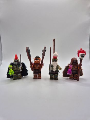 Figurines type lego 4 soldats orcs World Of Warcraft / seigneur des anneaux