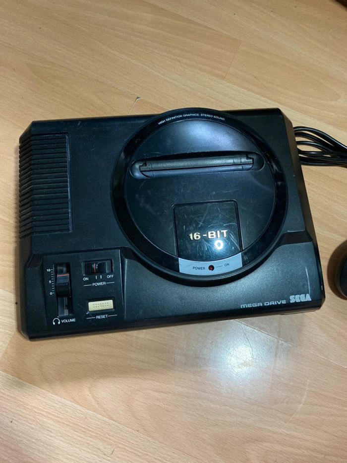 Console Sega Mega Drive RGB Loose + manette Generique - photo numéro 2