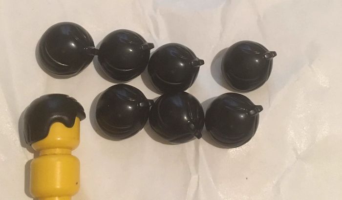 Lot de 4 perruques noires (cheveux) lego (uniquement les cheveux) - photo numéro 2