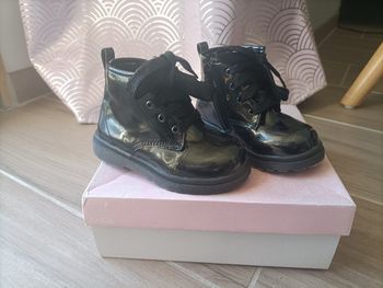 Bottines fille Gemo pointure 22 noires vernies zip Neuves