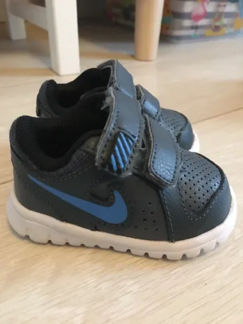 Basket Nike bleue bébé taille 17