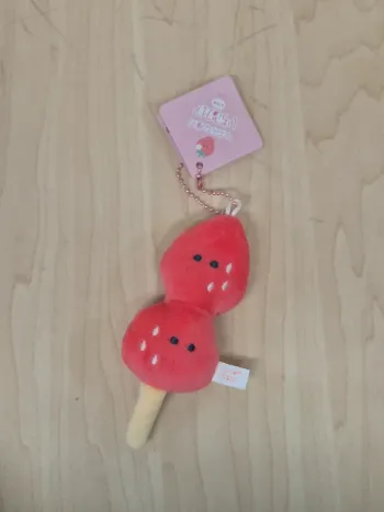 Porte-clés peluche Tsuburana Hitomi : Brochette fraises