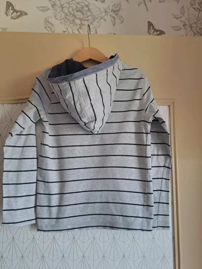 T-shirt à capuche garçon 6-7 ans palomino gris bleu comme neuf - photo numéro 5