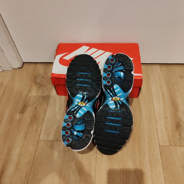 Basket tn taille 42 prix 55€ jamais porté - photo numéro 2