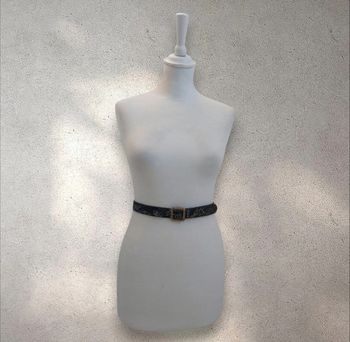 Ceinture fine motifs argentés en cuir véritable