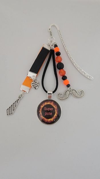 Cadeau ami , bijoux de sac ou marque page " super pote"