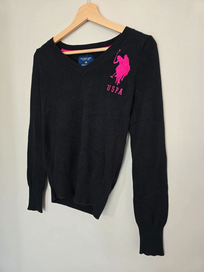 Pull col V noir U.S. Polo Assn femme S – Logo rose brodé style chic casual - photo numéro 2