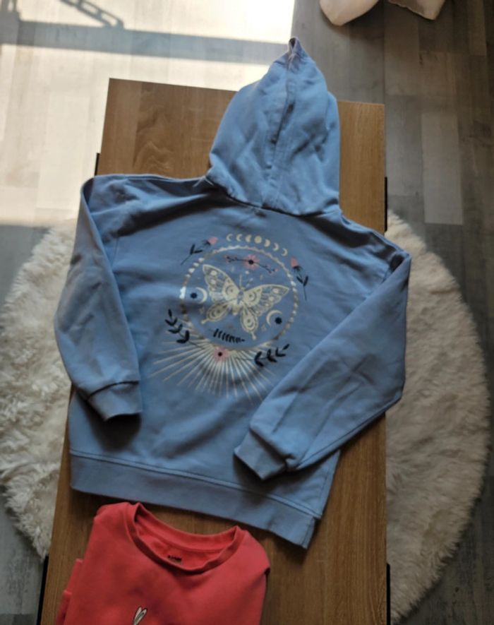 💕 2 magnifiques sweats 💕 Taille 10 ans - photo numéro 2