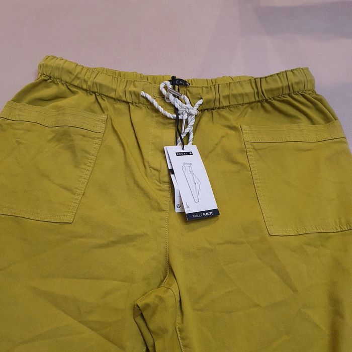 Magnifique pantalon Coupe 7/8eme couleur vert olive Taille haute Breal Taille 48 - photo numéro 5