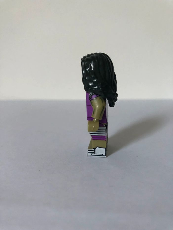 Figurine type lego She-hulk. Marvel - photo numéro 2
