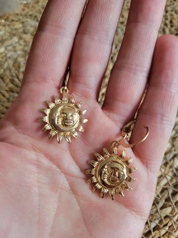 Boucles soleil oreilles percées