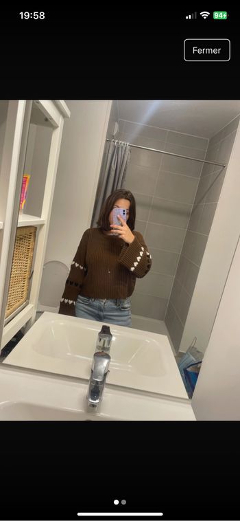 Pull marron avec motif cœur
