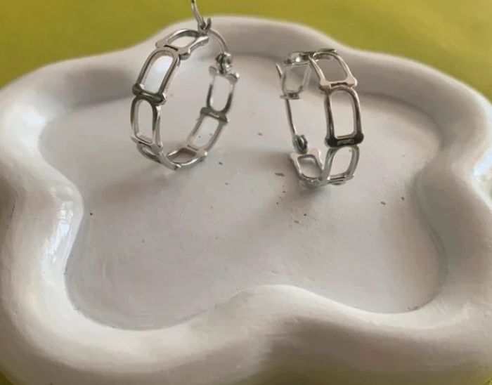 Boucles d’oreilles créoles géométriques argentées 22mm en acier inoxydable - photo numéro 7