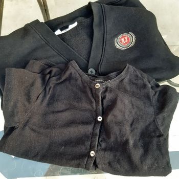 Lot deux gilets noirs