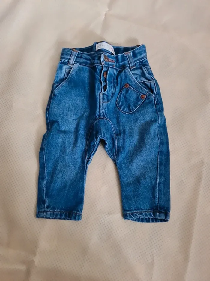Lot de 13 pantalons et jeans et 2 shorts - photo numéro 2