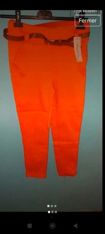 Pantalon Chino orange avec ceinture marron