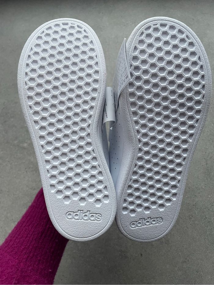 Basket adidas rose papillon - photo numéro 3