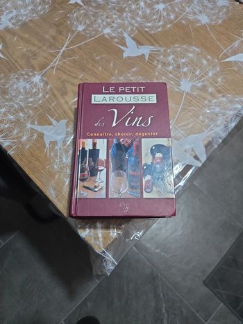 Le petit larousse des vins