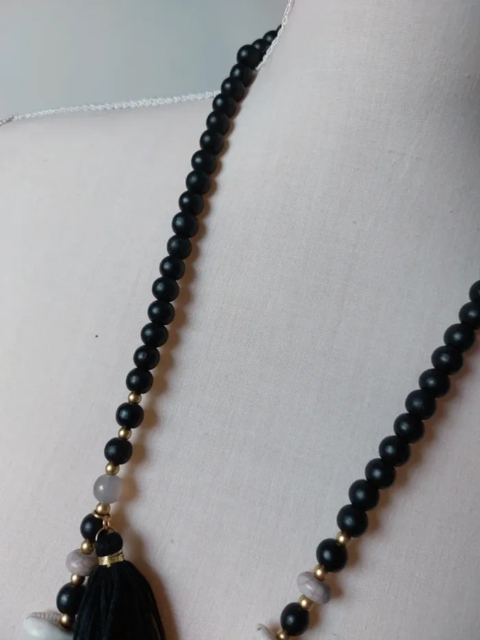 Joli collier sautoir à pompons - photo numéro 2