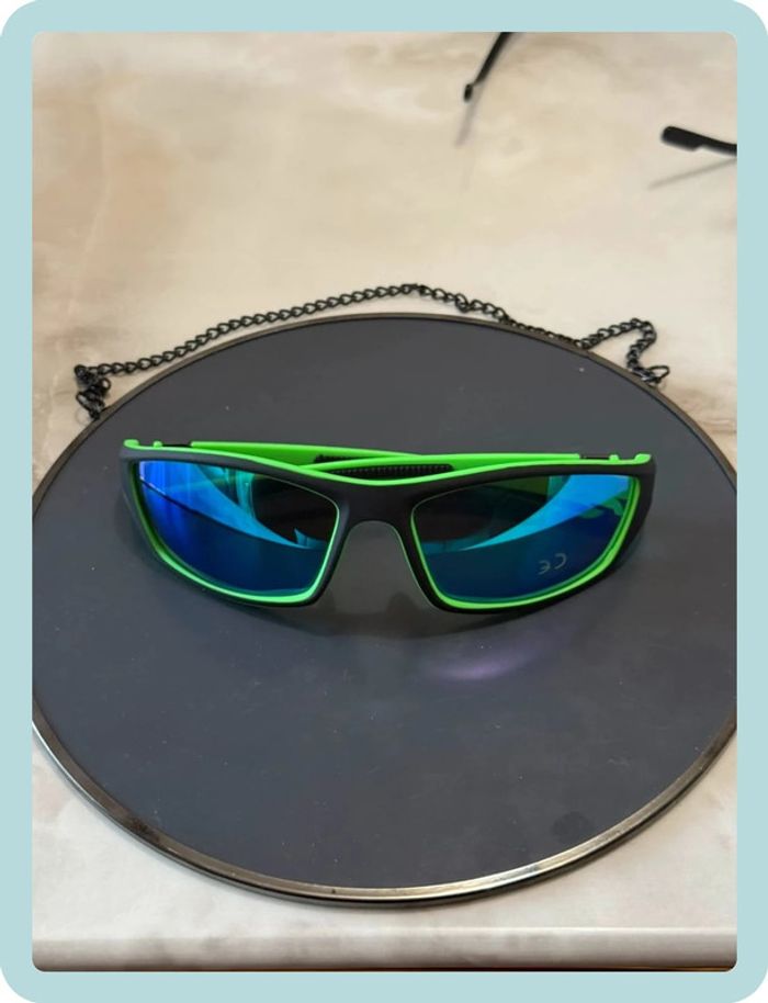 Lunette de soleil sport verte - photo numéro 3