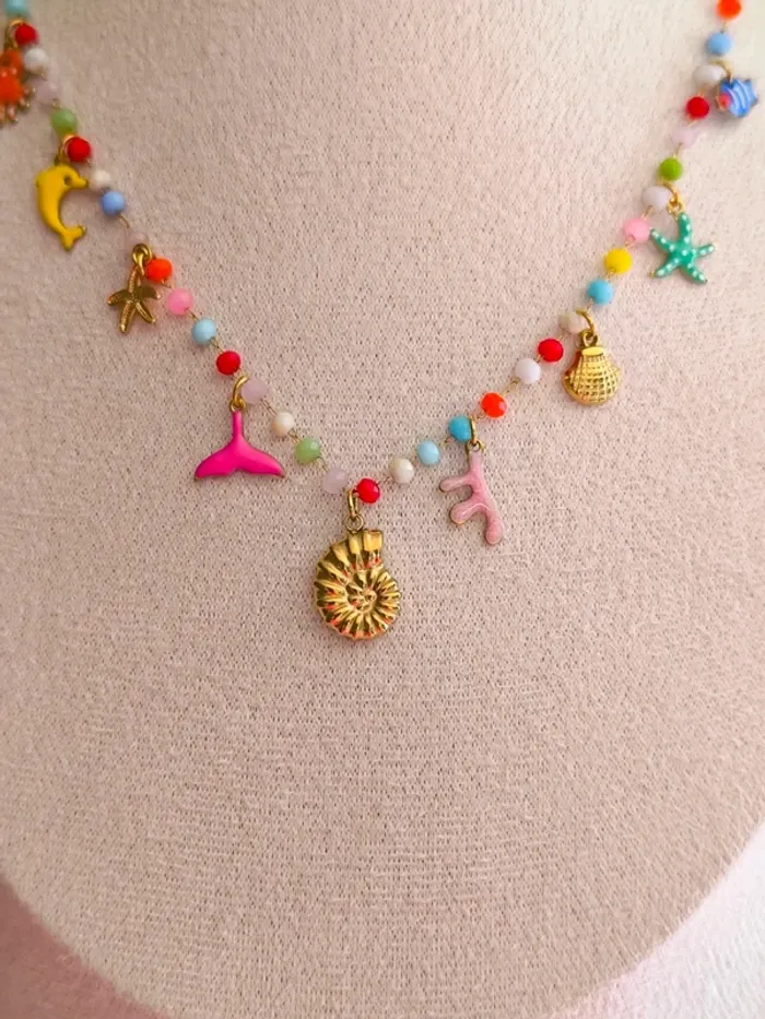 Collier doré et multicolore avec perles de cristal et breloques de la mer - photo numéro 9