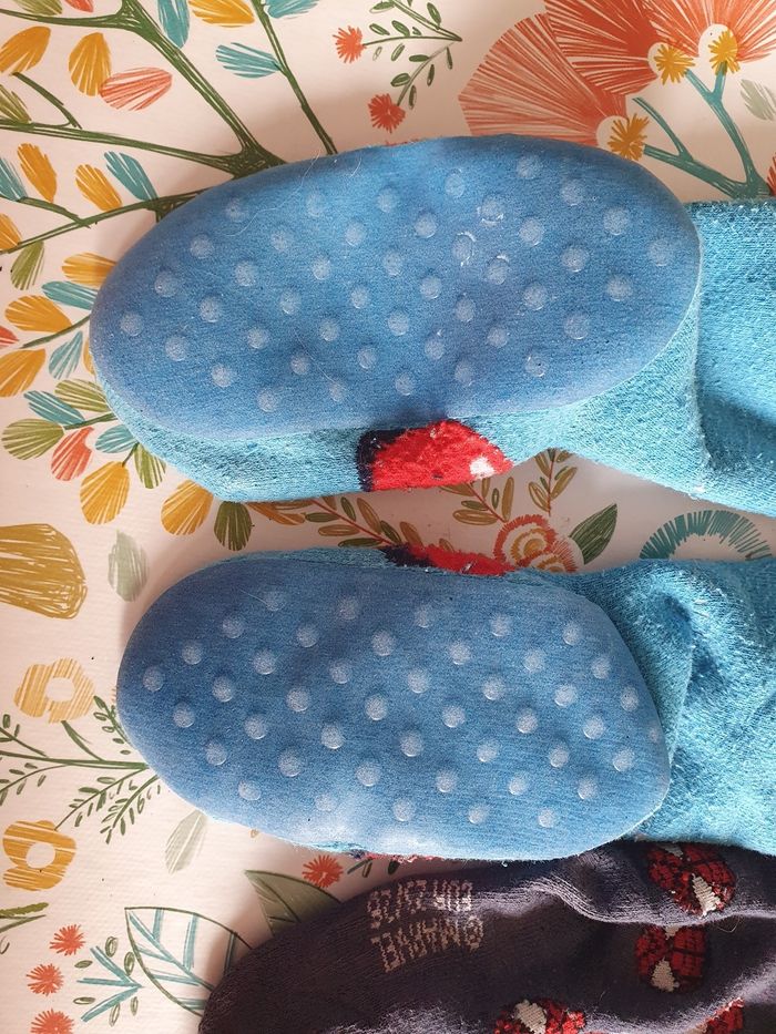 3 chaussettes 23/26 - photo numéro 3