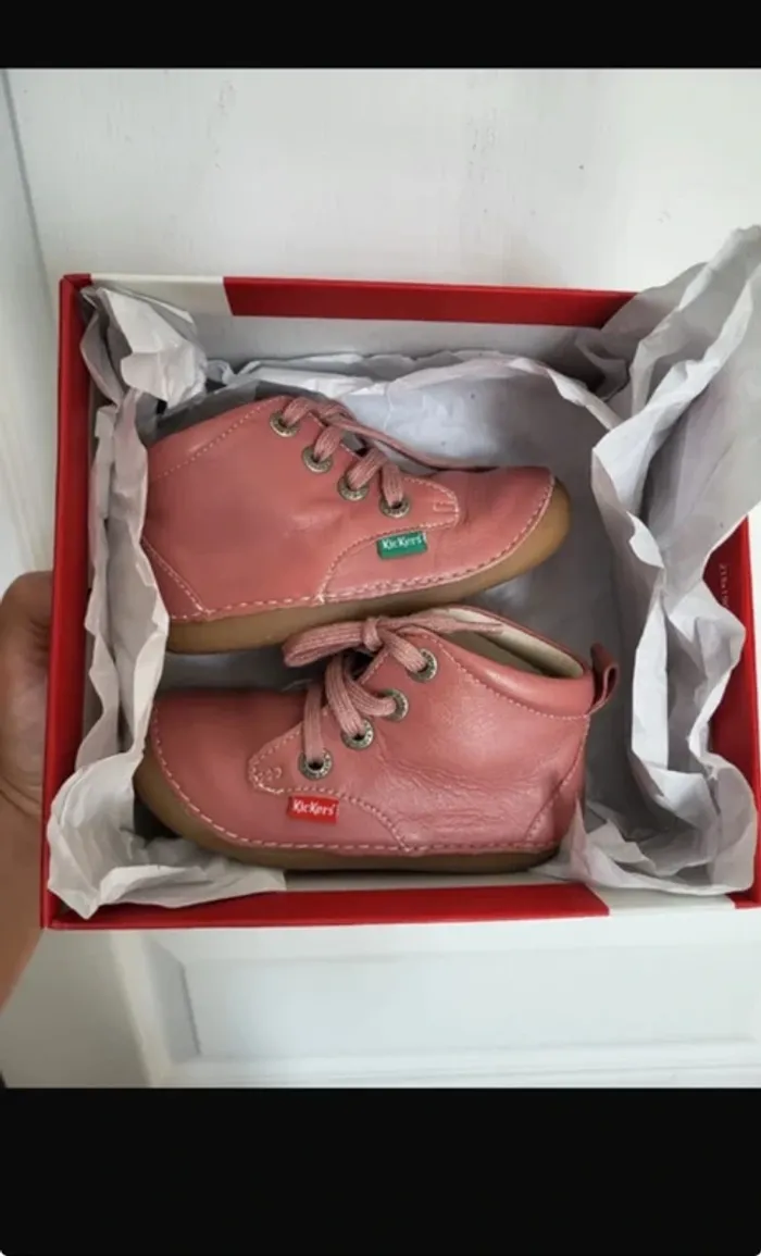 Chaussure souple Kickers pointure 25 état impeccable - photo numéro 3