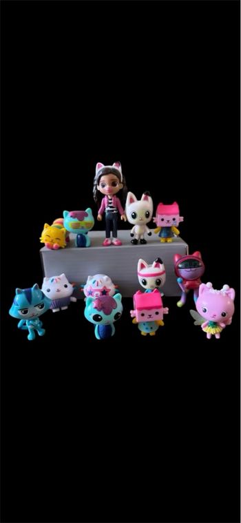 Lot 13 figurines gabby chat