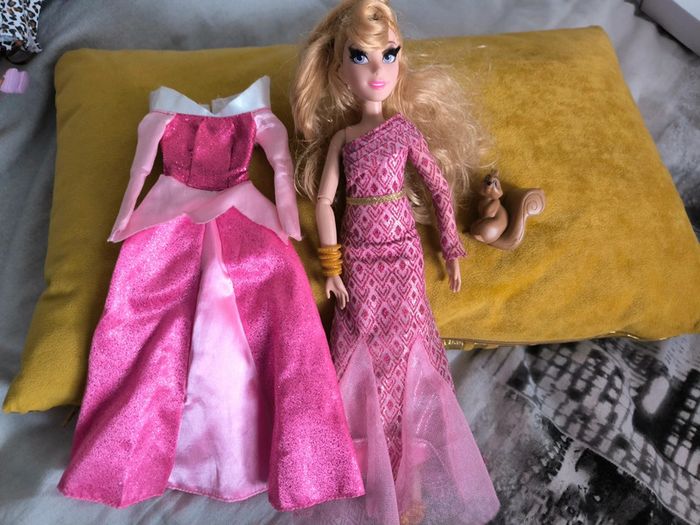 Poupée Disney Aurore avec robe et figurine - photo numéro 3