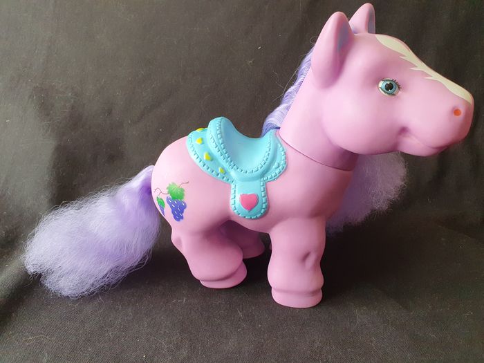 Grand poney à coiffer violet et rose avec selle bleue H 27 cm - photo numéro 2