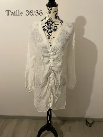 Robe-chemise blanche à volants et cordon - Neuf - Taille 36/38