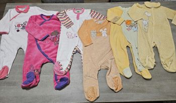 Lot 6 pyjamas