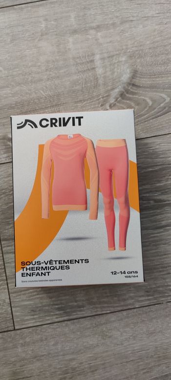 Sous vêtements thermique  Crivit, couleur rose, taille 12-14 ans. Neuf avec étiquettes