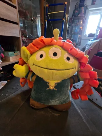 Peluche merida alien disney