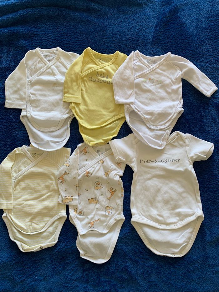 Lot bodies 1 mois - photo numéro 2