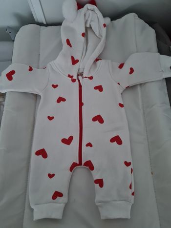 Combinaison à capuche